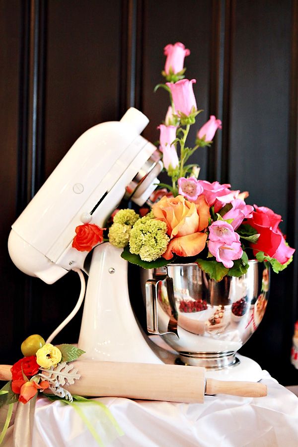 A batedeira funciona como um vaso de flores diferente (Foto: Reprodução)